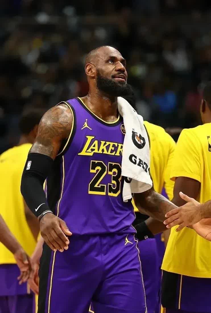 开云棋牌詹姆斯在瑞士队比赛中领先优势明显，出色发挥引发热议！的简单介绍