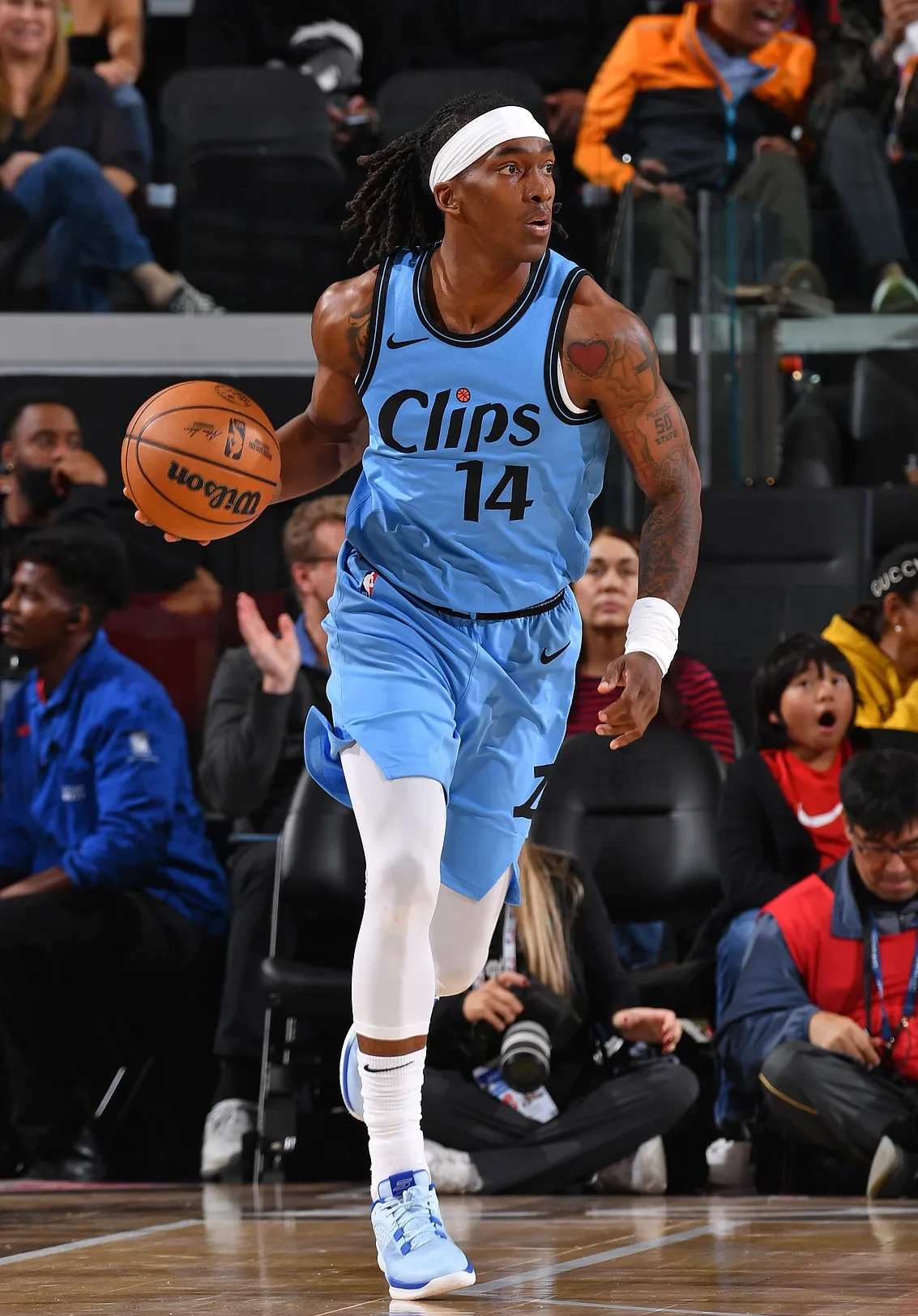 官方下包含NBA季后赛赛程吃紧，洛杉矶快船冲刺阶段刷新队史纪录，管理层满意，轮换策略成焦点的词条